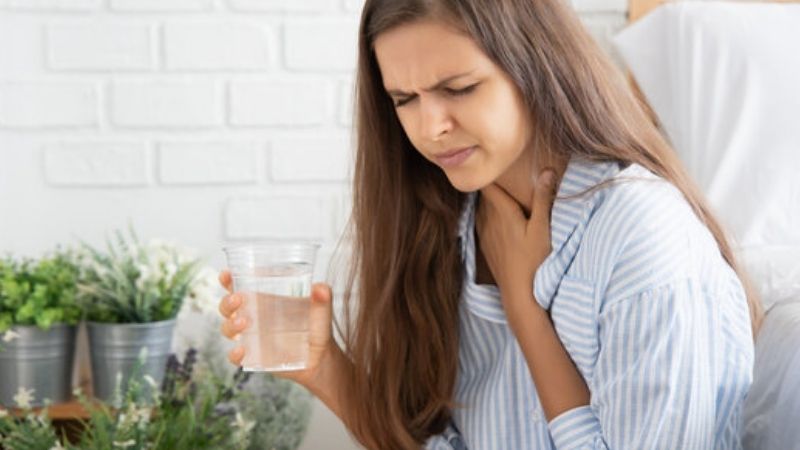 FAQ – Câu Hỏi Thường Gặp Uống Nước Bị Sặc Là Điềm Gì?