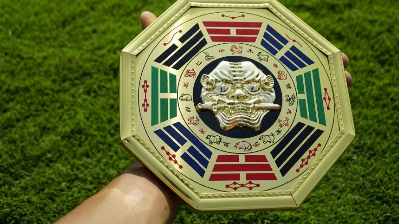 Gương Bát Quái Bị Vỡ Là Điềm Gì?