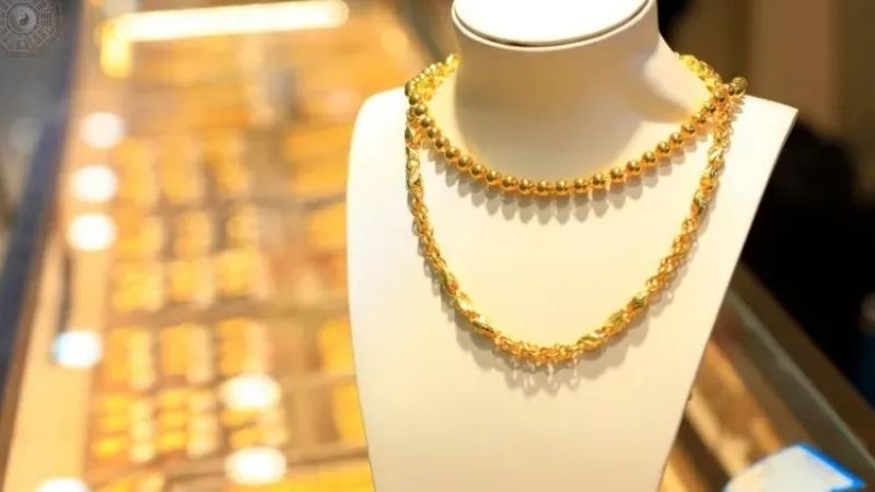 Mơ thấy dây chuyền vàng đánh con gì? 