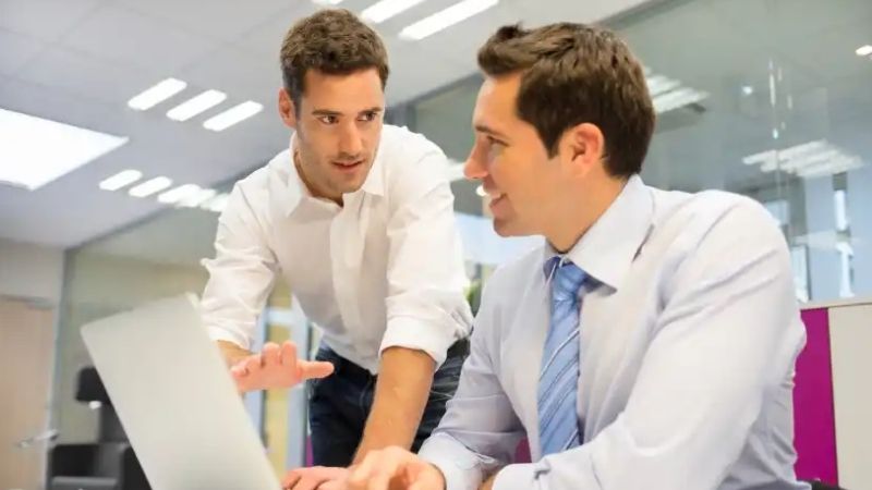 Mơ Thấy Đồng Nghiệp Cũ Đánh Con Gì? 