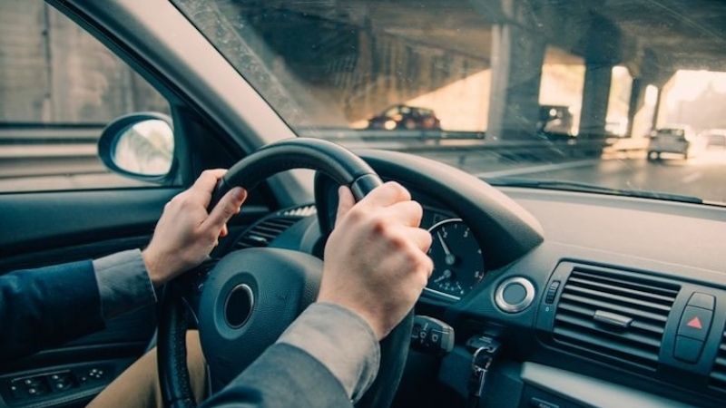 Mơ Thấy Ngồi Trên Xe Ô Tô Đánh Con Gì?