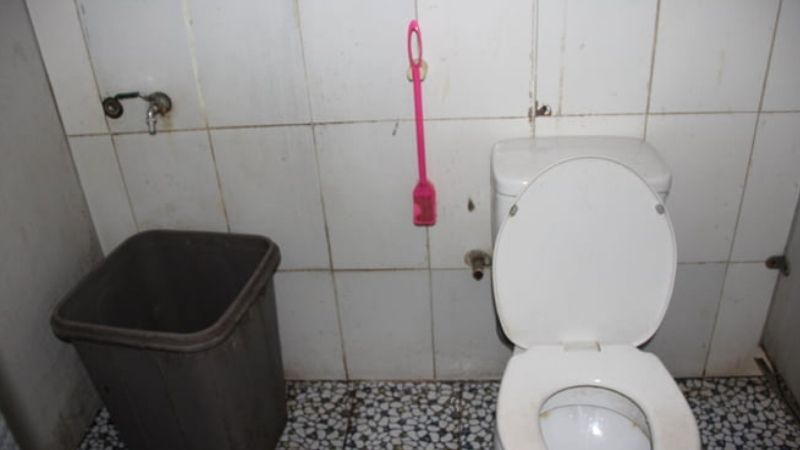 Mơ thấy nhà vệ sinh bẩn đánh con gì? 