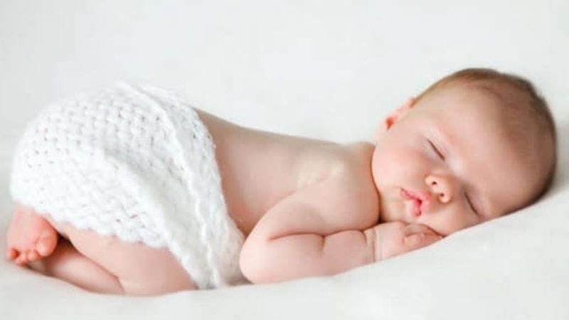 Nằm mơ thấy em bé gái đánh số gì? 