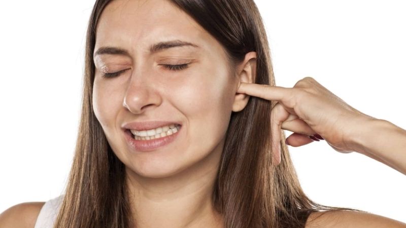 Ngứa tai trái là điềm gì theo từng khung giờ trong ngày?