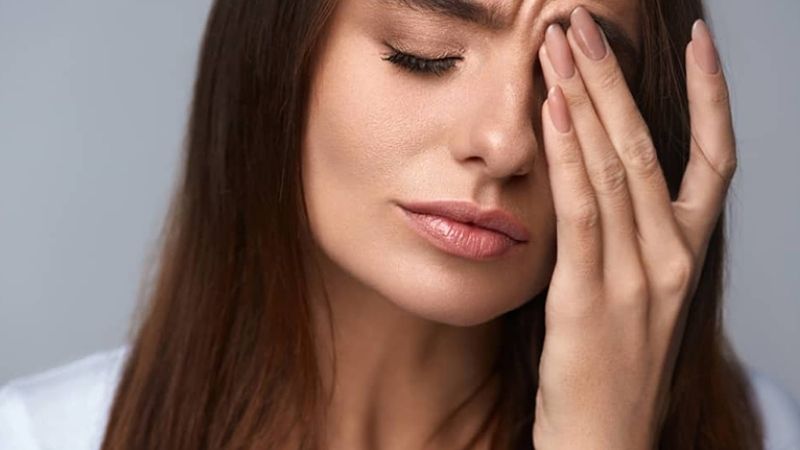 Giật cơ mặt bên phải dưới góc nhìn tâm linh