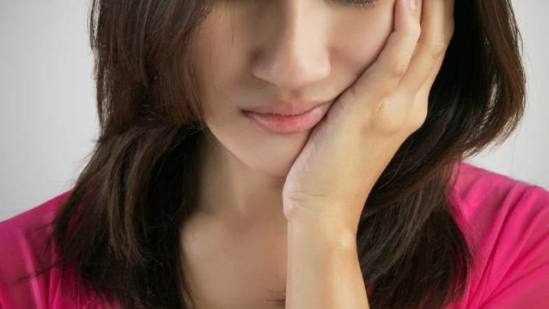 Giật cơ mặt bên phải là điềm gì?